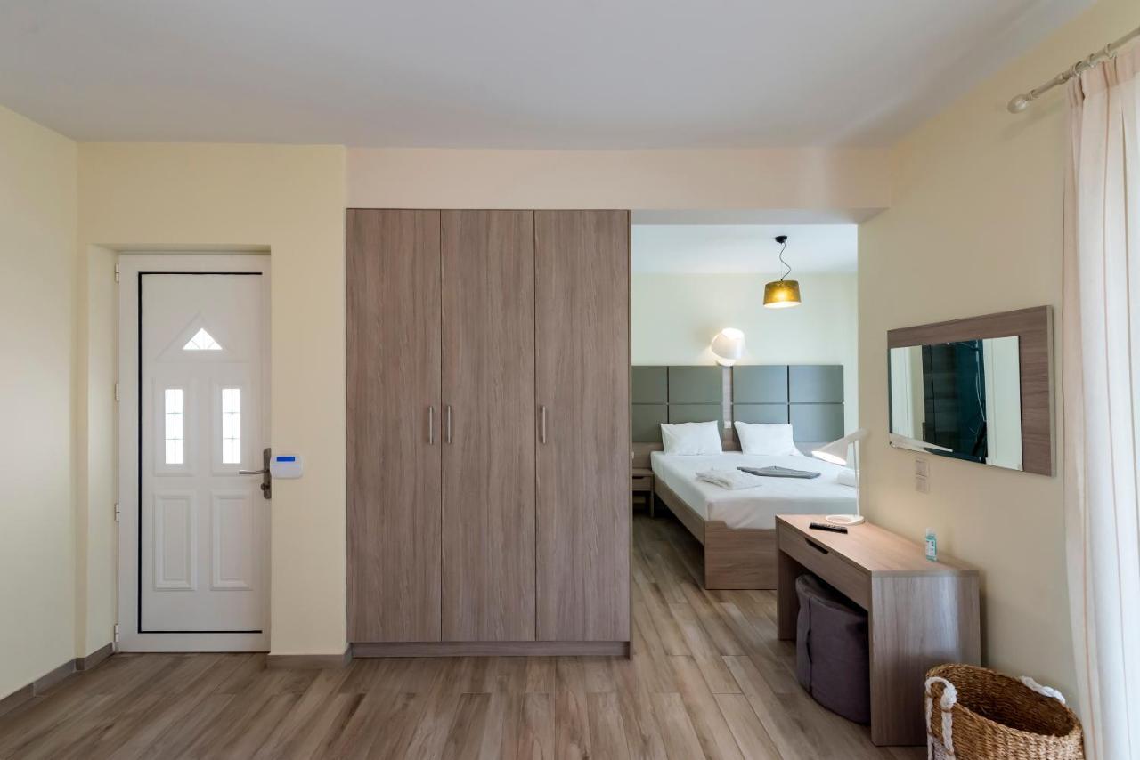Venus Villa With Private Pool, 2Min To The Beach Finikounta Bagian luar foto